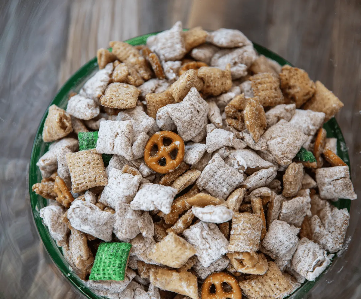 Easy Caramel Apple Puppy Chow Recipe 